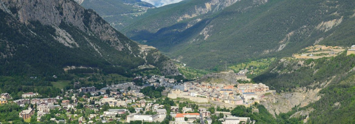 Cyclisme et moto autour de Briançon : comment conquérir les cols mythiques de l’été ?